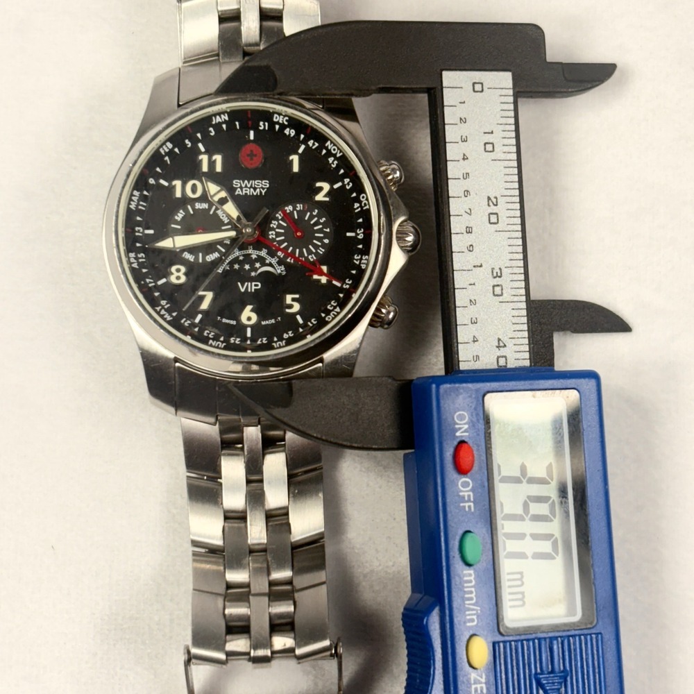 Victorinox Swiss Army Odyssey VIP Moon Phase 39mm Quartz‎ Men's Watch - Picture 12 of 12